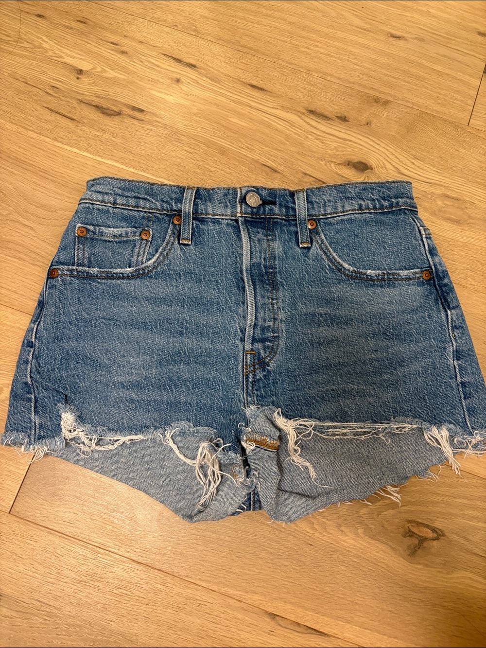 Levi’s Classic High-Rise Distressed Denim Shorts - Blue